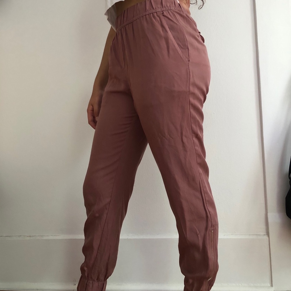 cute pink pants!